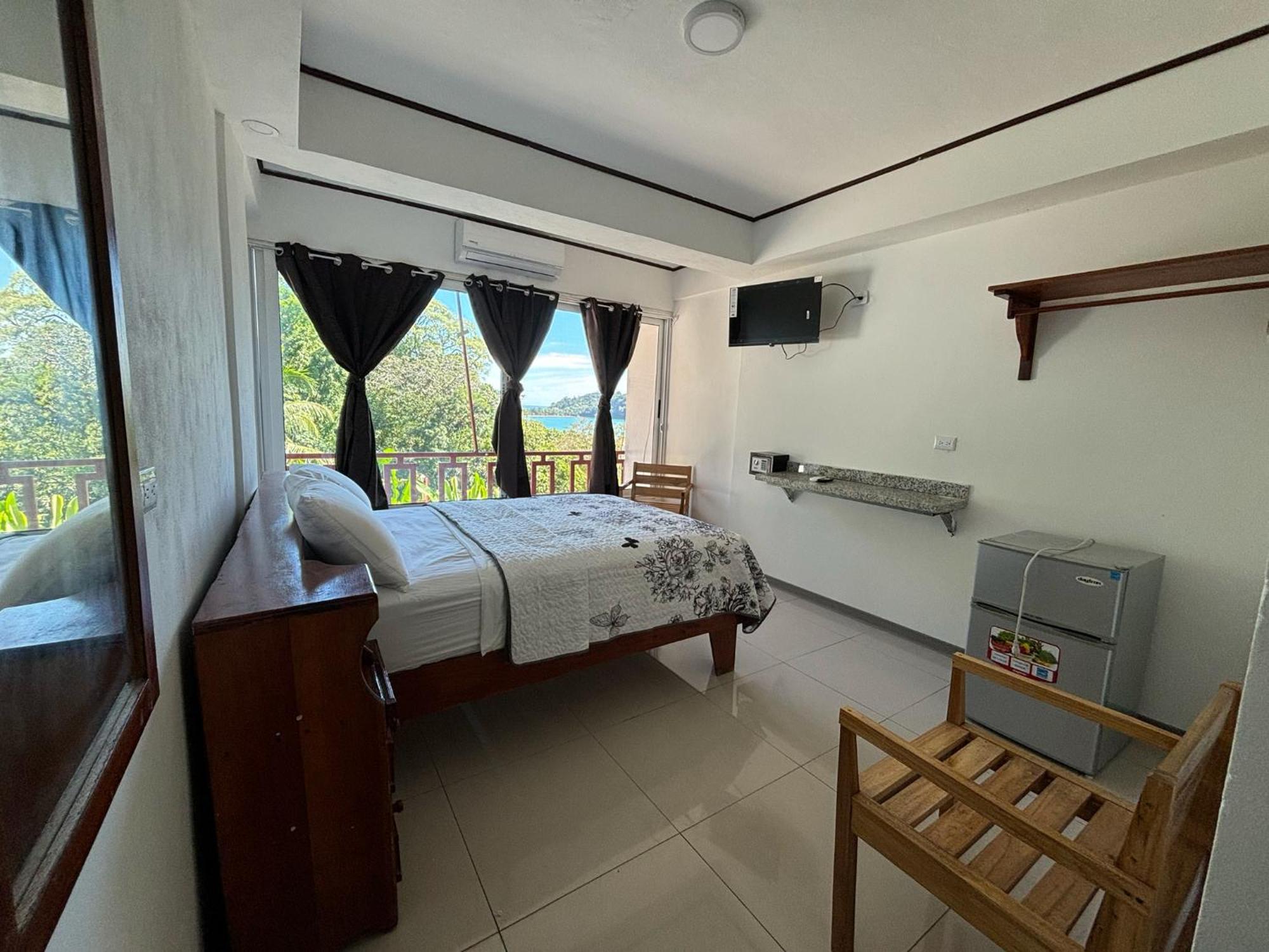 Hotel Coco Beach Manuel Antonio Bagian luar foto