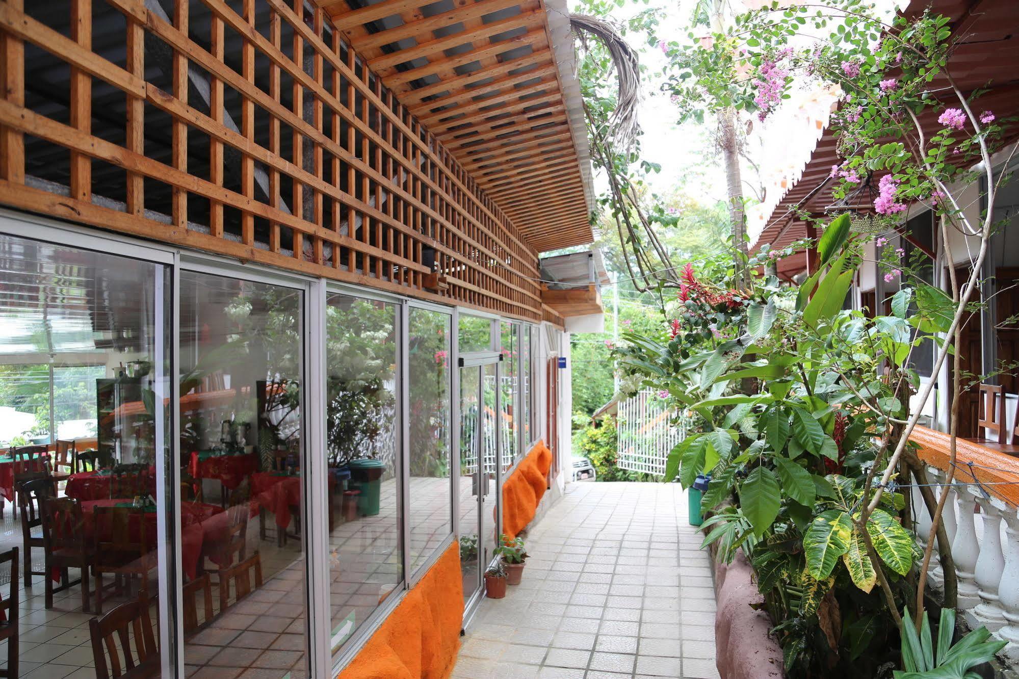 Hotel Coco Beach Manuel Antonio Bagian luar foto
