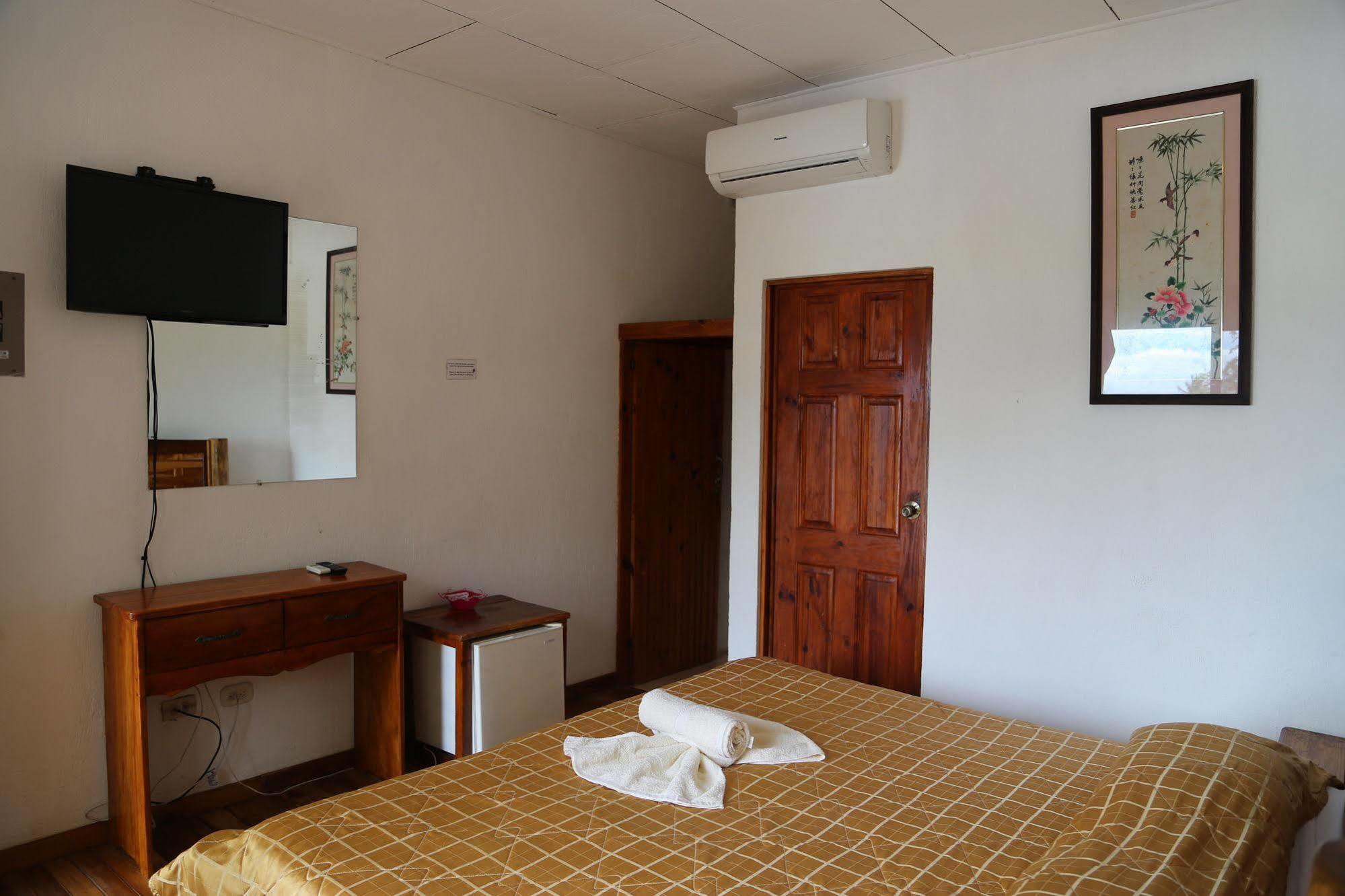 Hotel Coco Beach Manuel Antonio Bagian luar foto