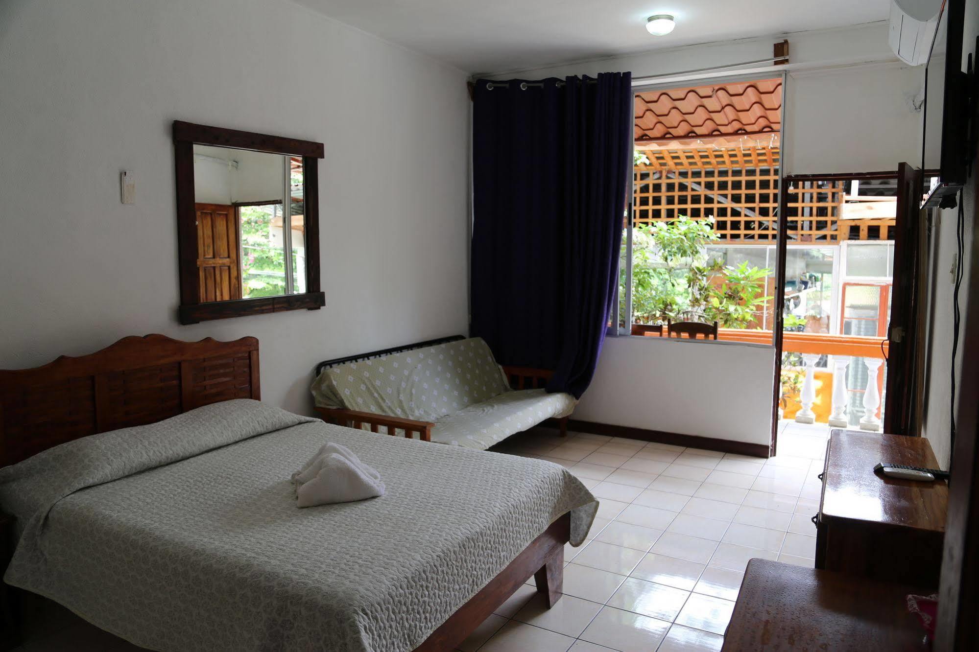 Hotel Coco Beach Manuel Antonio Bagian luar foto