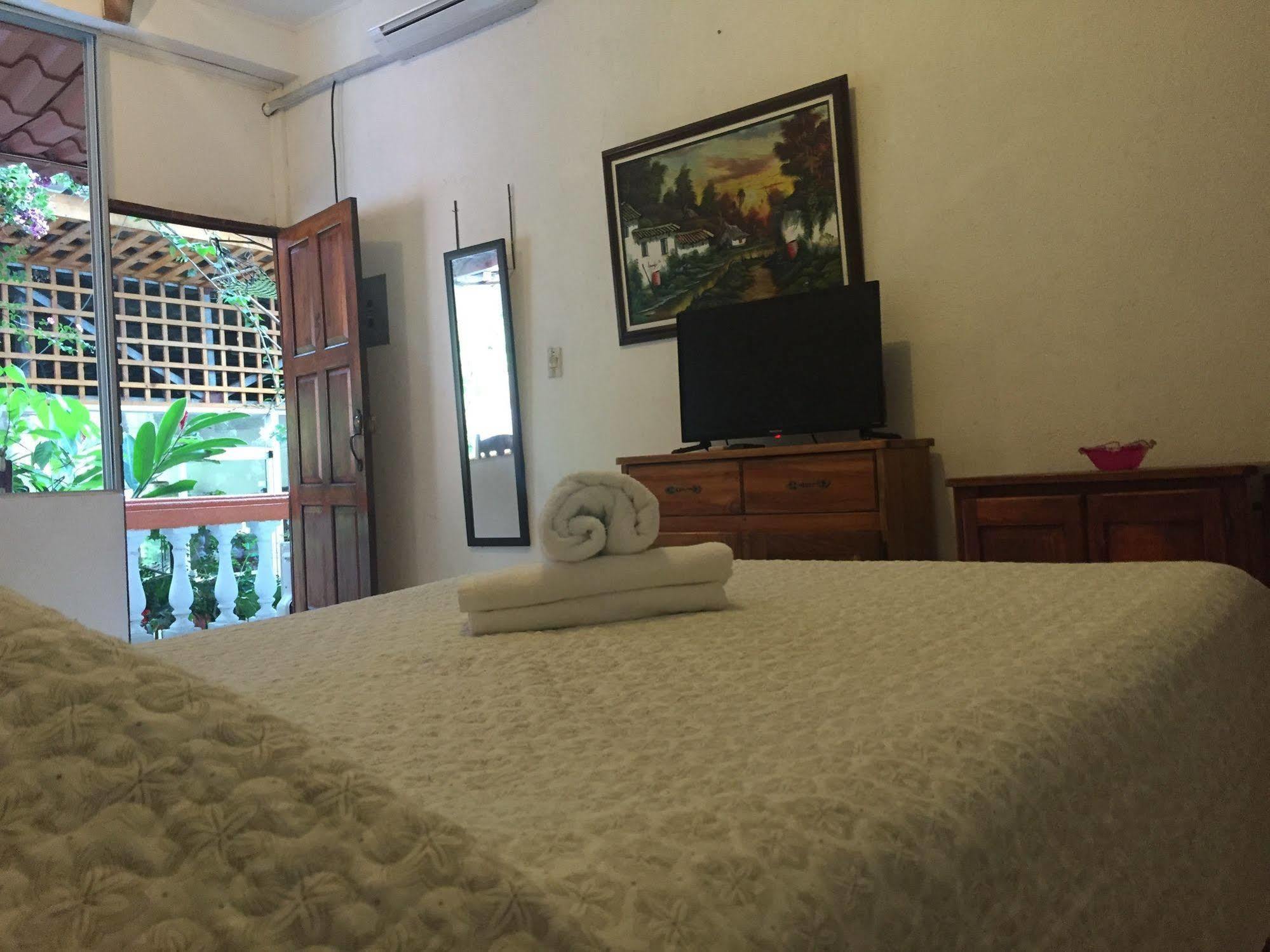 Hotel Coco Beach Manuel Antonio Bagian luar foto