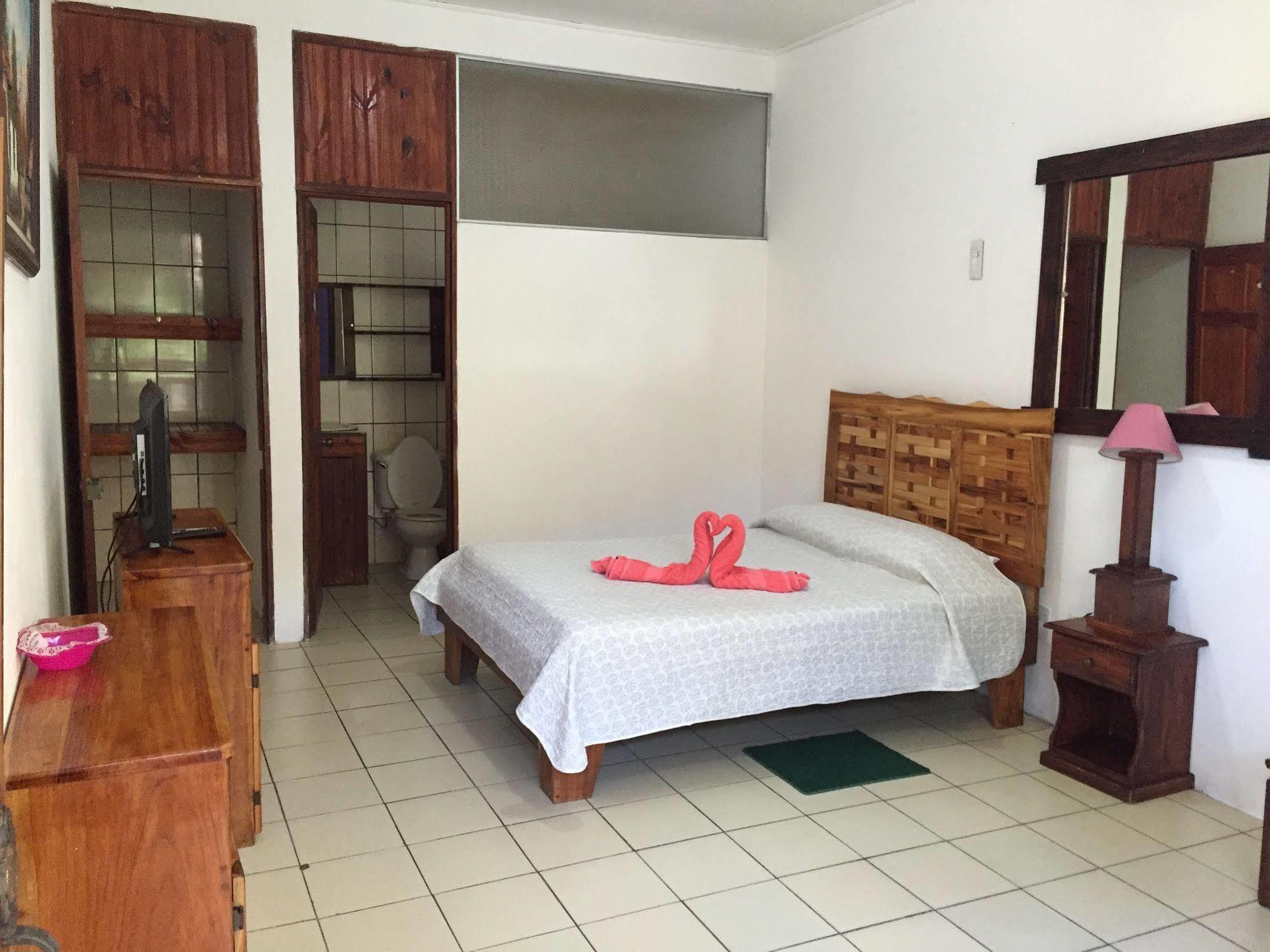 Hotel Coco Beach Manuel Antonio Bagian luar foto