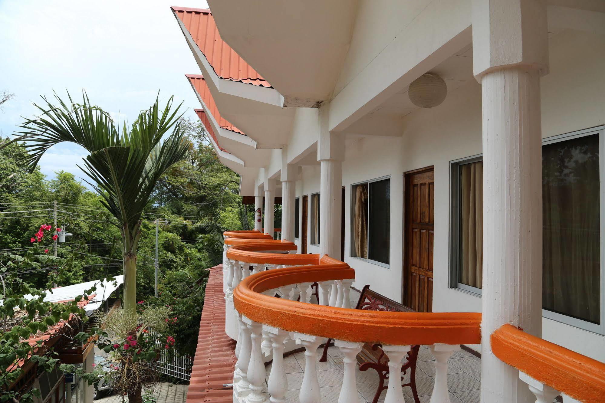Hotel Coco Beach Manuel Antonio Bagian luar foto