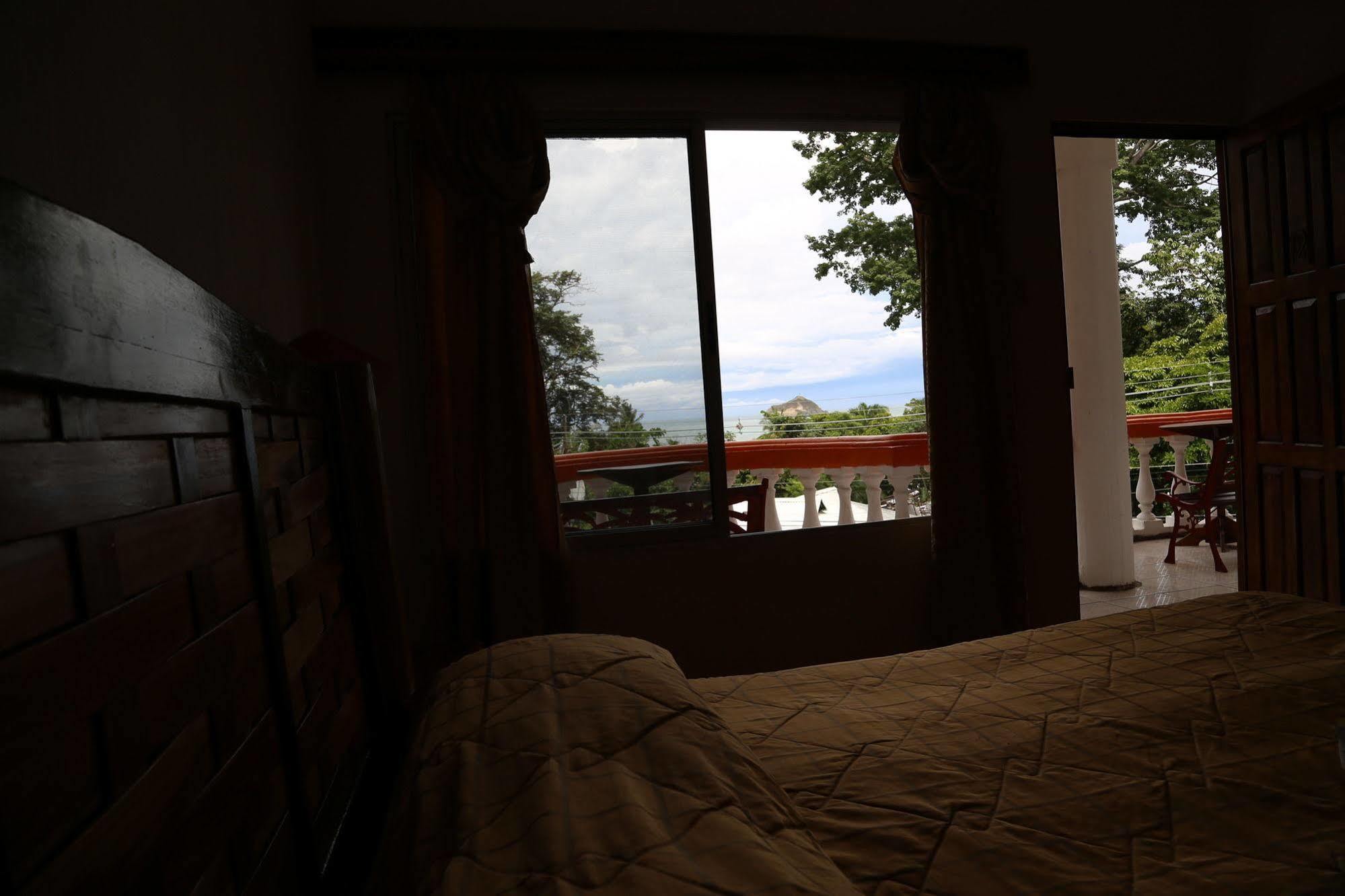 Hotel Coco Beach Manuel Antonio Bagian luar foto