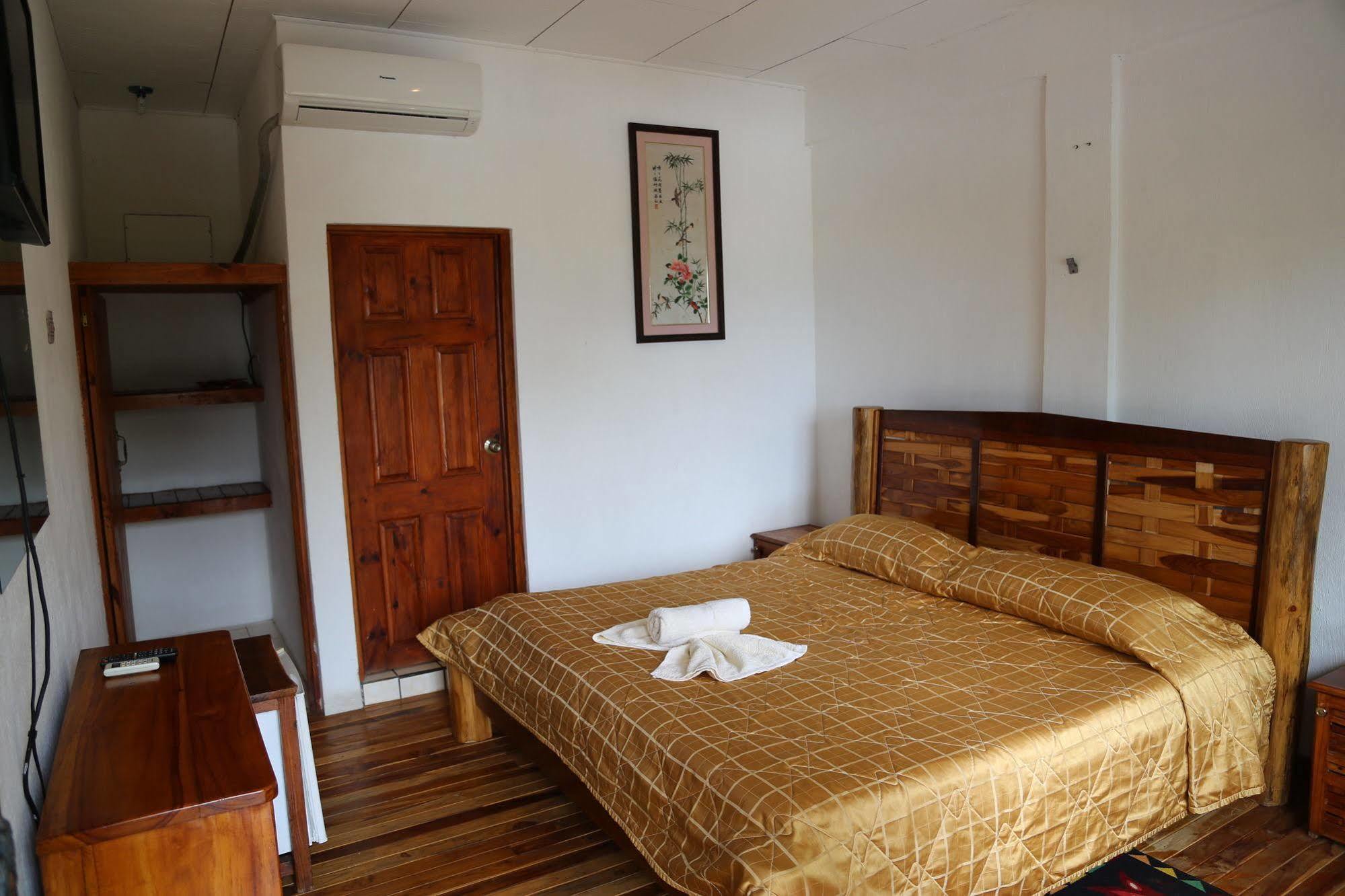 Hotel Coco Beach Manuel Antonio Bagian luar foto